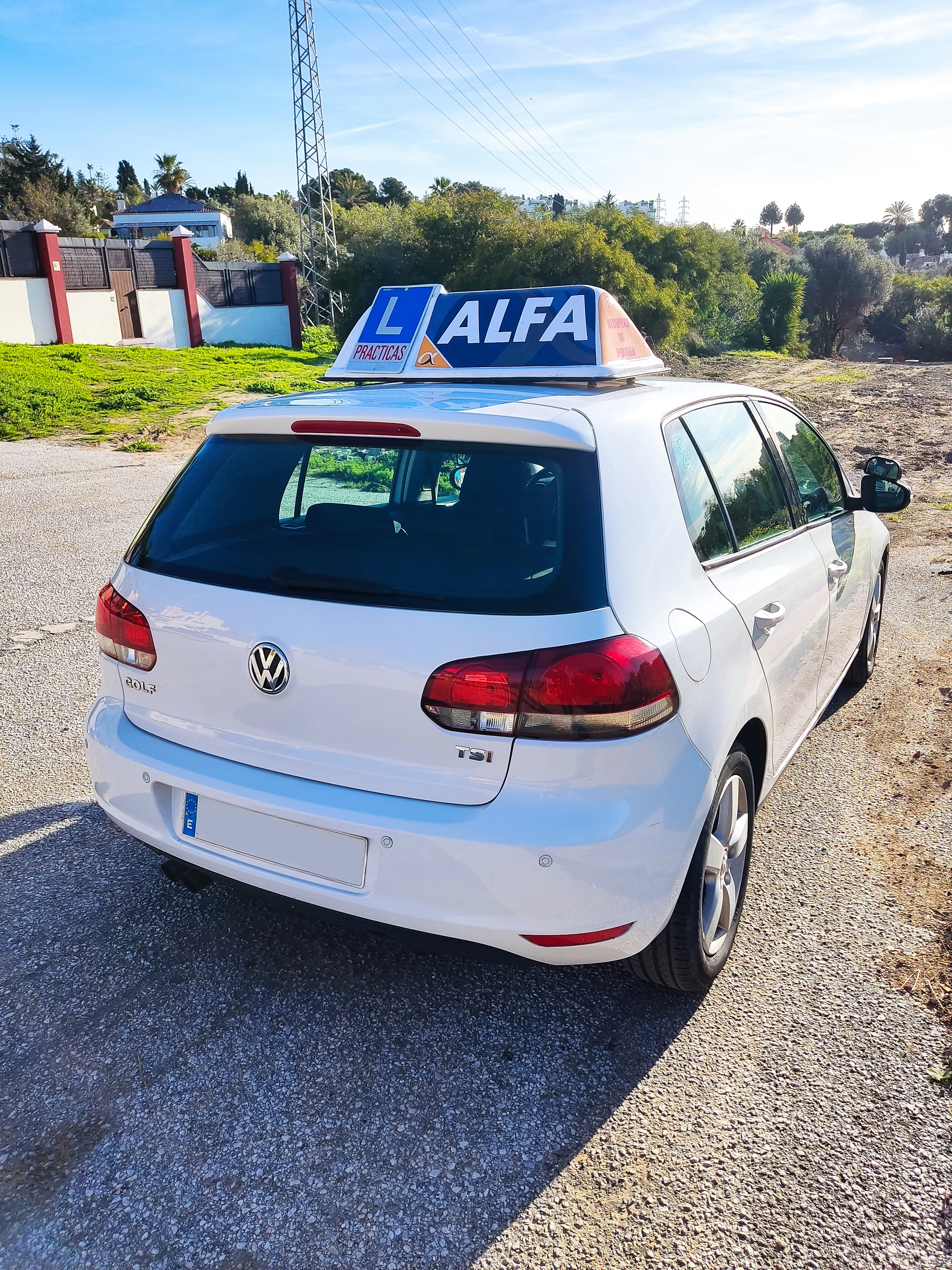 Flota de vehículos Autoescuela Alfa en Fuengirola